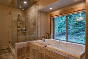 Combined shower/tub, jetted tub, hair dryer, towels