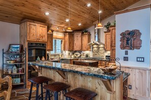 Fridge, microwave, oven, stovetop - 5 Star Luxury Chalet. 2 Master Ensuites, Hot Tub, Pool Table, Gourmet Kitchen (Truckee)