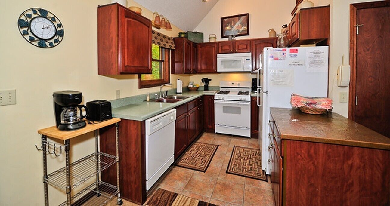 Fabulous Mountainside Escape/Rippling Waters/Walk to Slope/195 Brookside Rd.