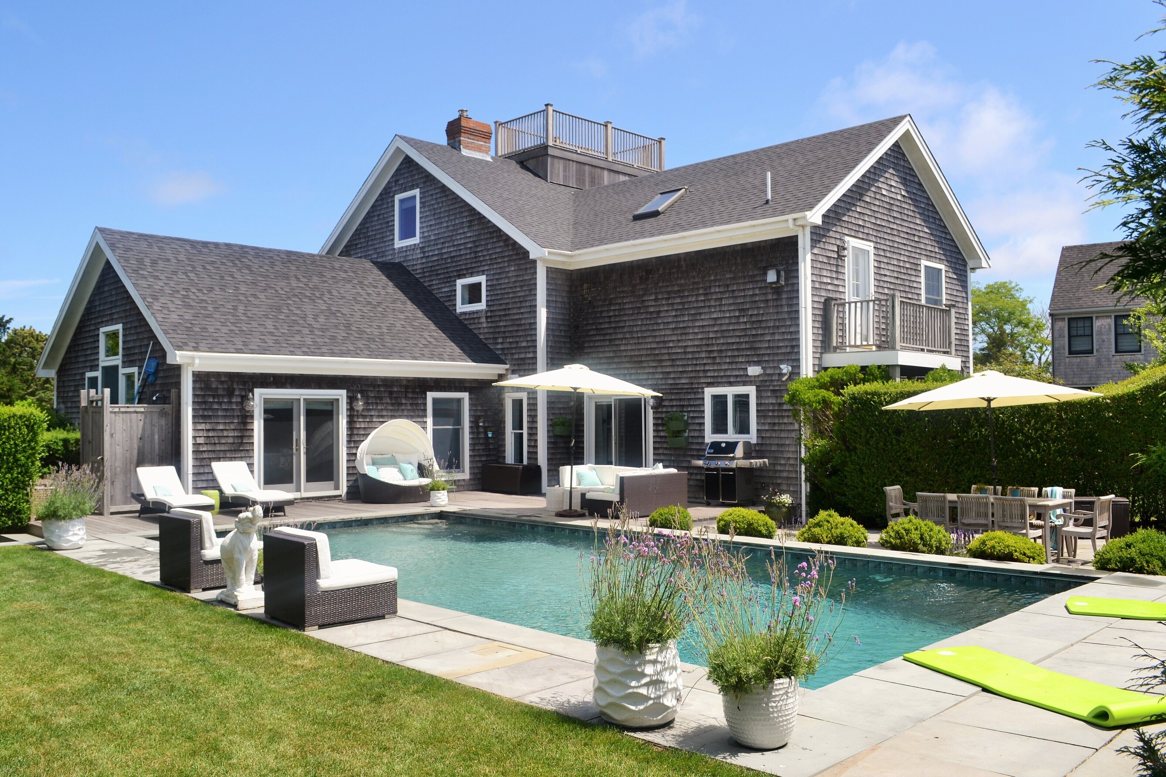Spacious Post And Beam Home With Pool