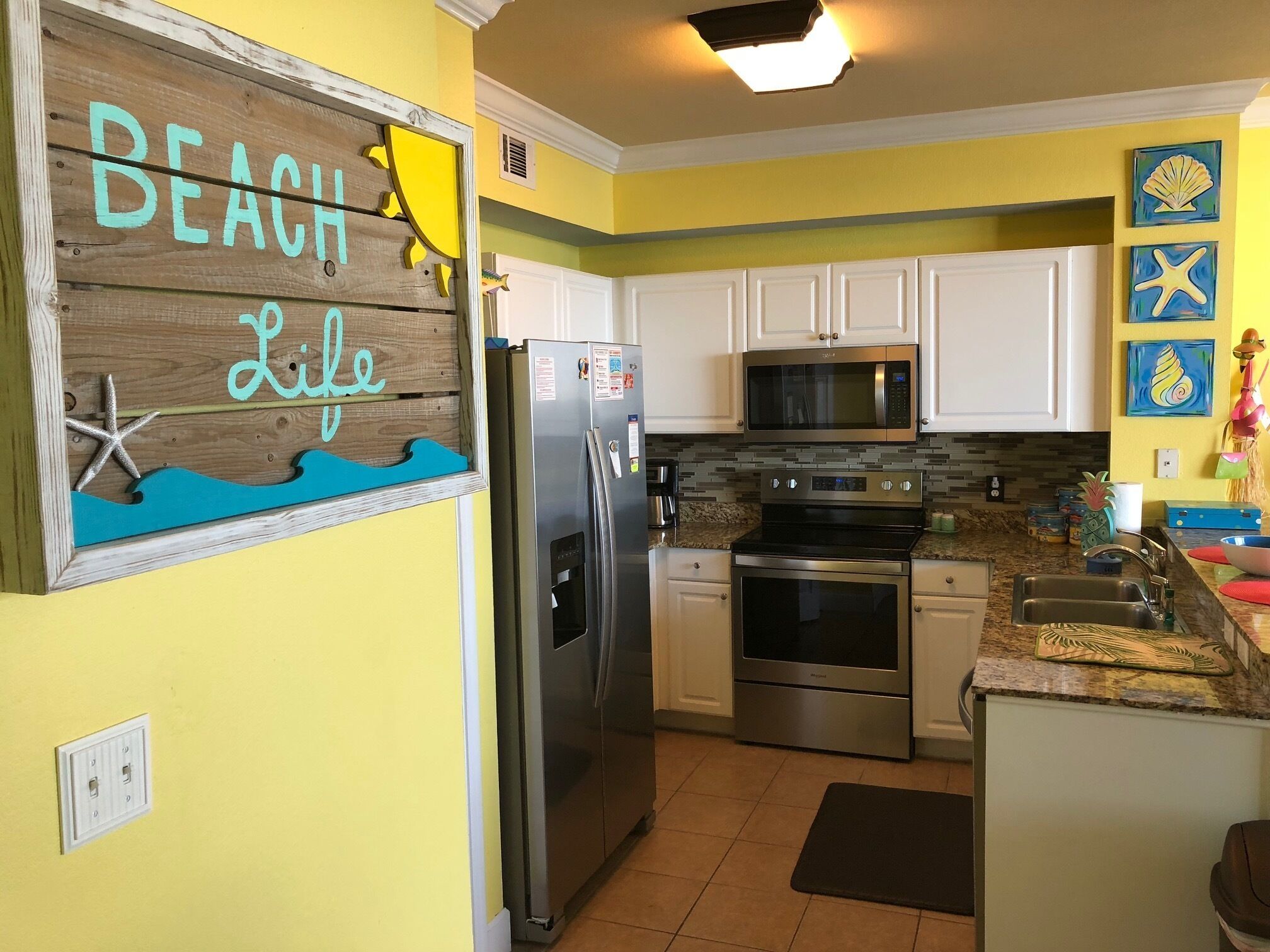 FALL BREAK SPECIAL 
4th FLOOR
WALK TO PIER PARK  
195/NIGHT 