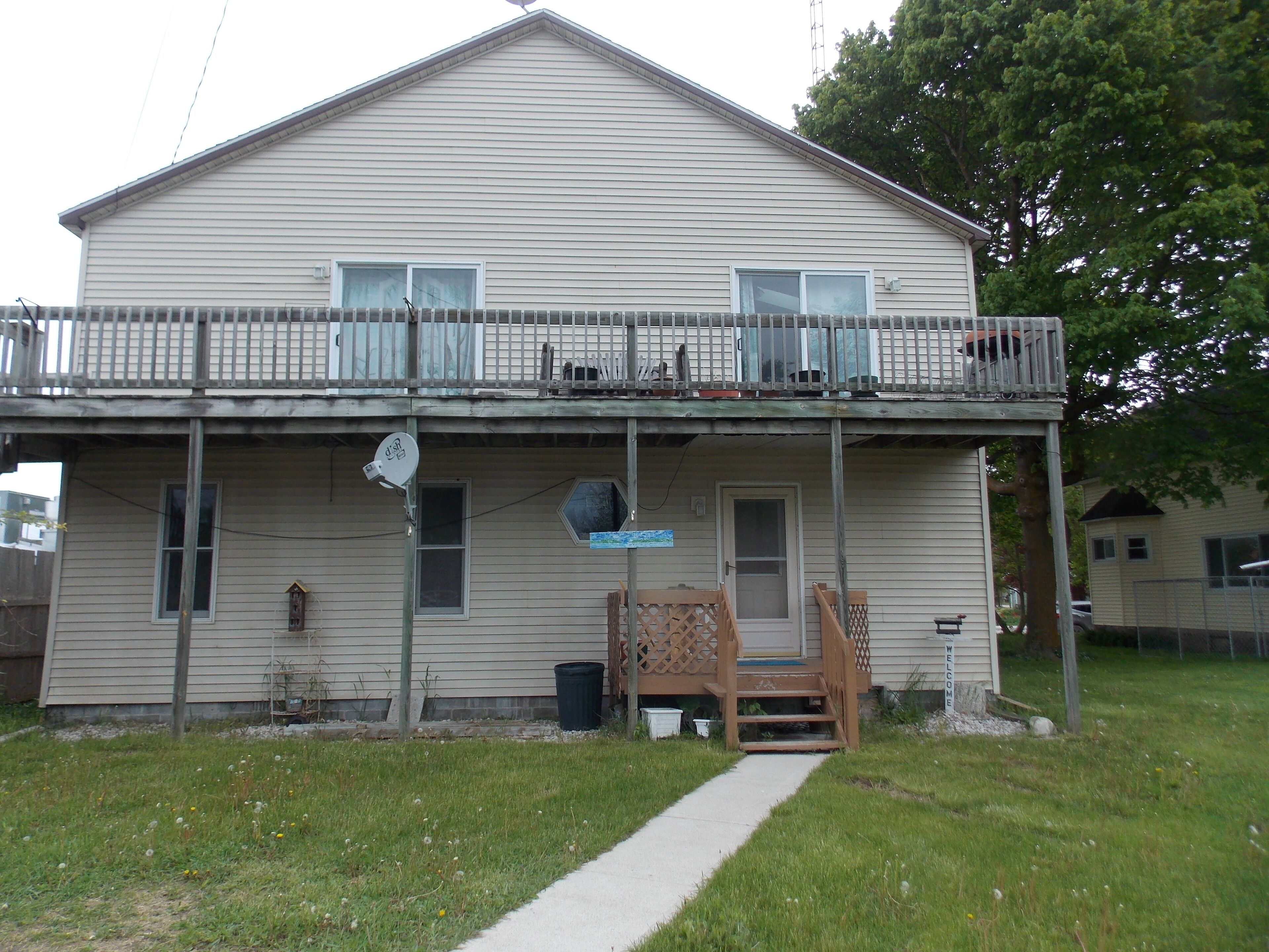 3 bedroom 2 bathroom upstairs apartment in downtown Onaway