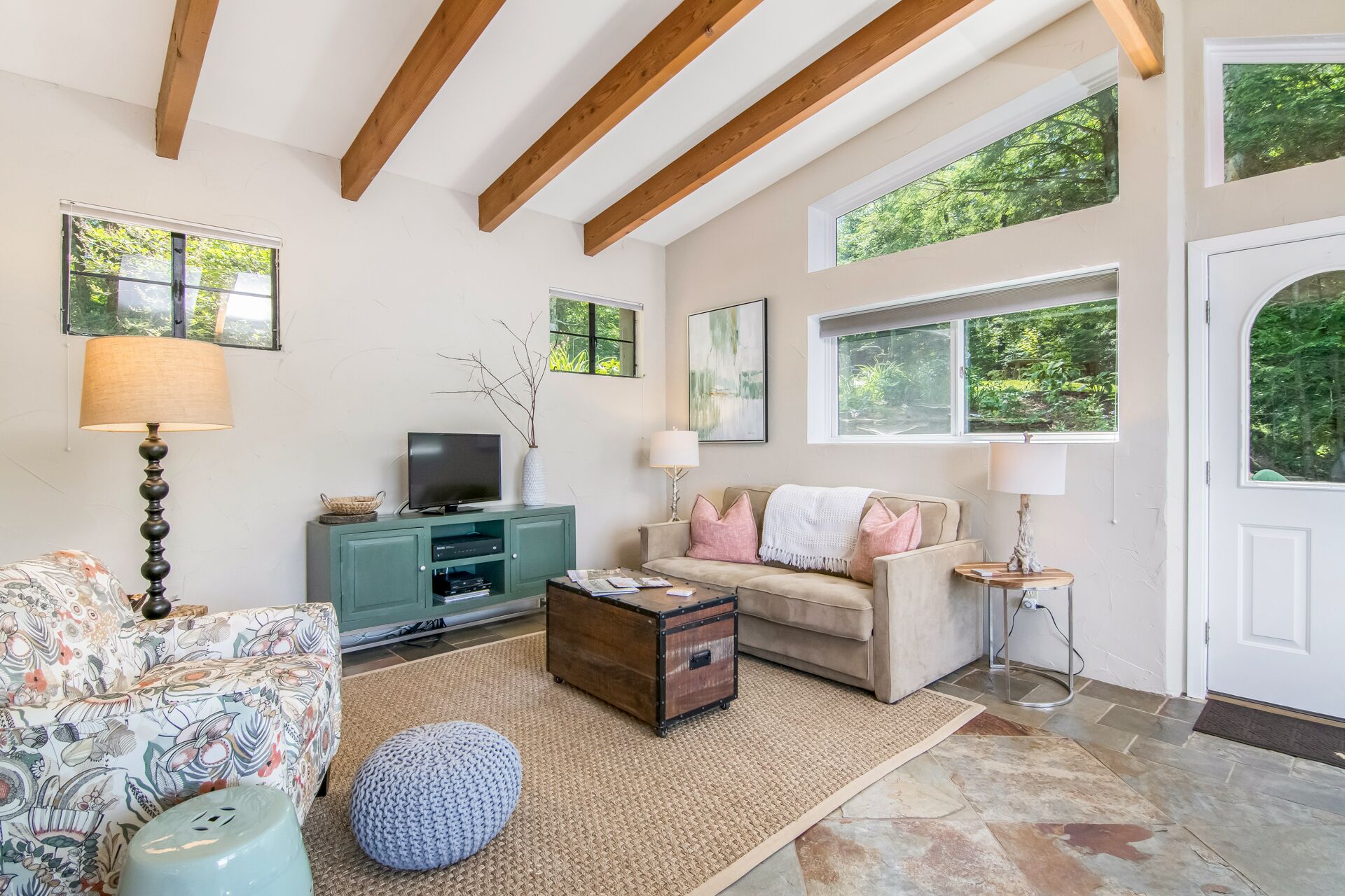 Gorgeous Lakefront Home close to Burlington!