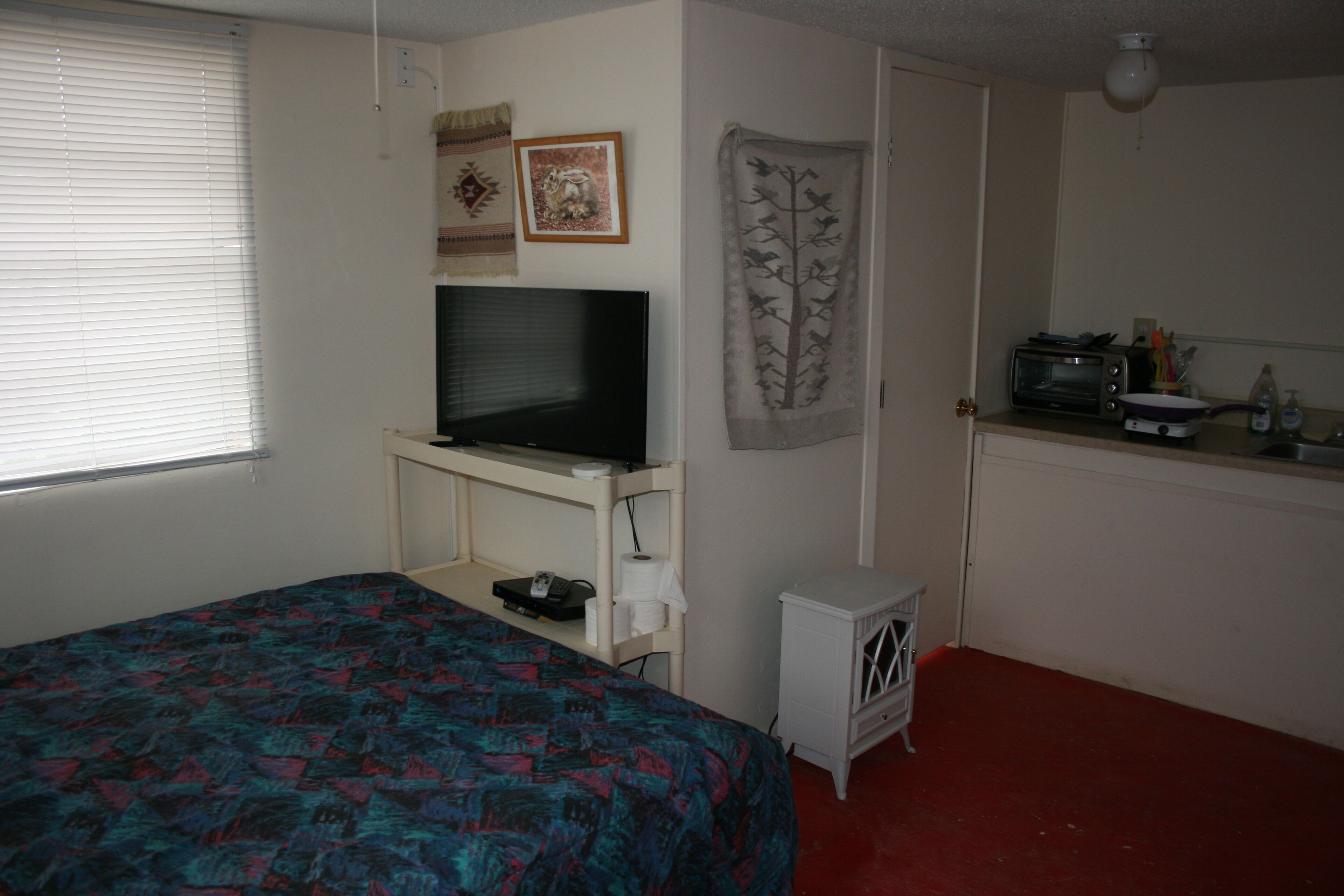 Spectacular Mountain Views. (Small Cabin)