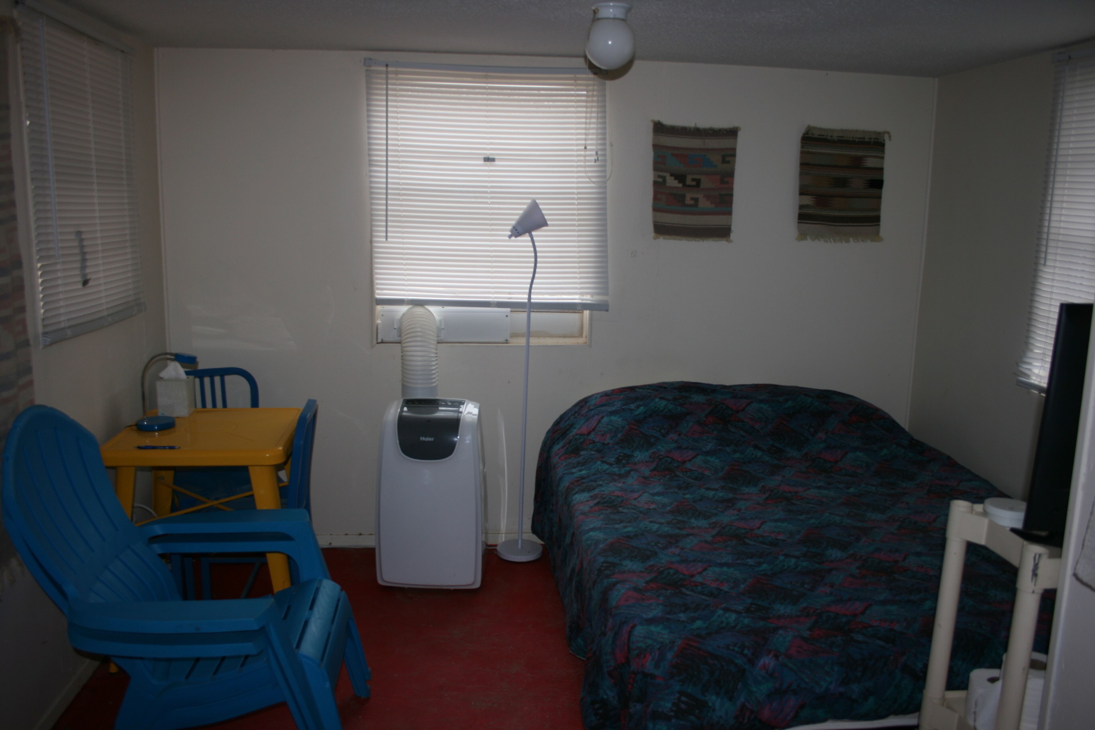 Spectacular Mountain Views. (Small Cabin)