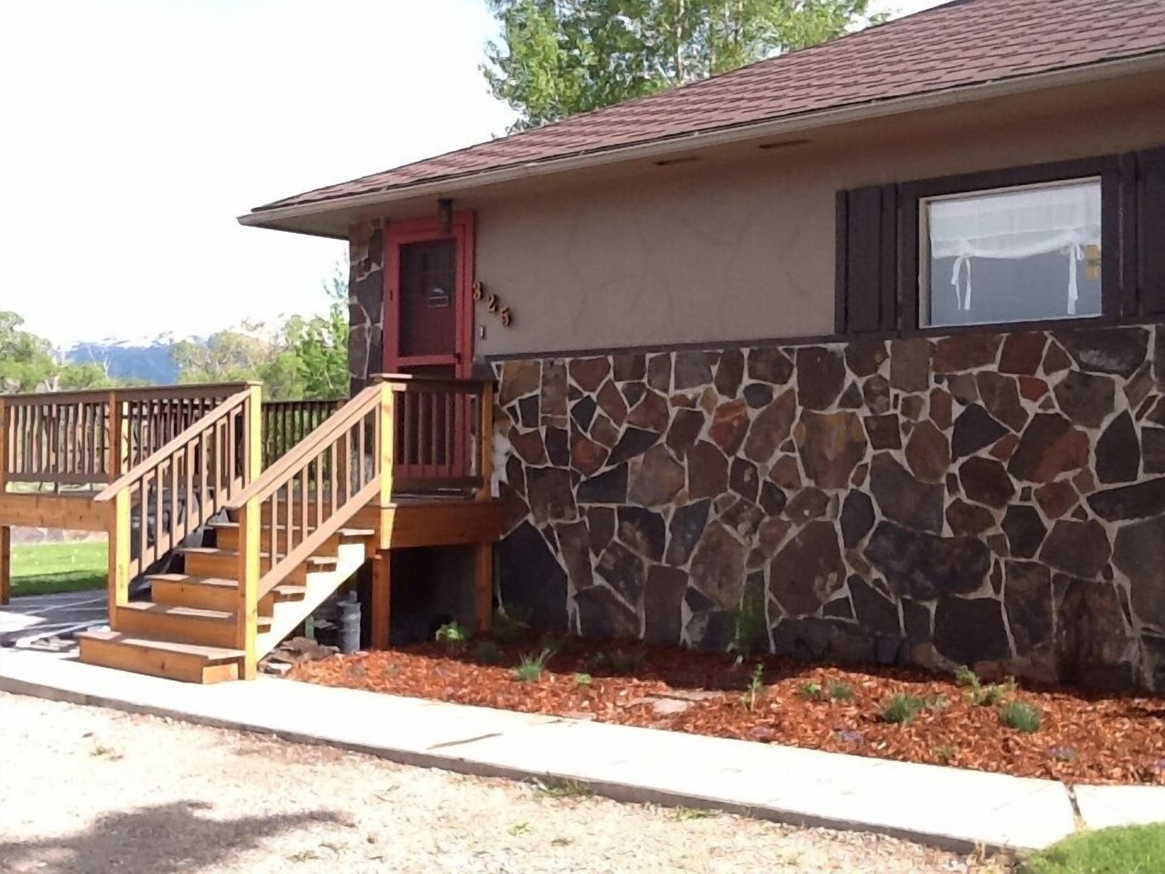 Madison River Front Home, Fishing Retreat, Walk to Ennis