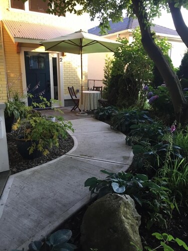 Beautiful 2 bedroom garden suite + Studio in prime Vancouver location