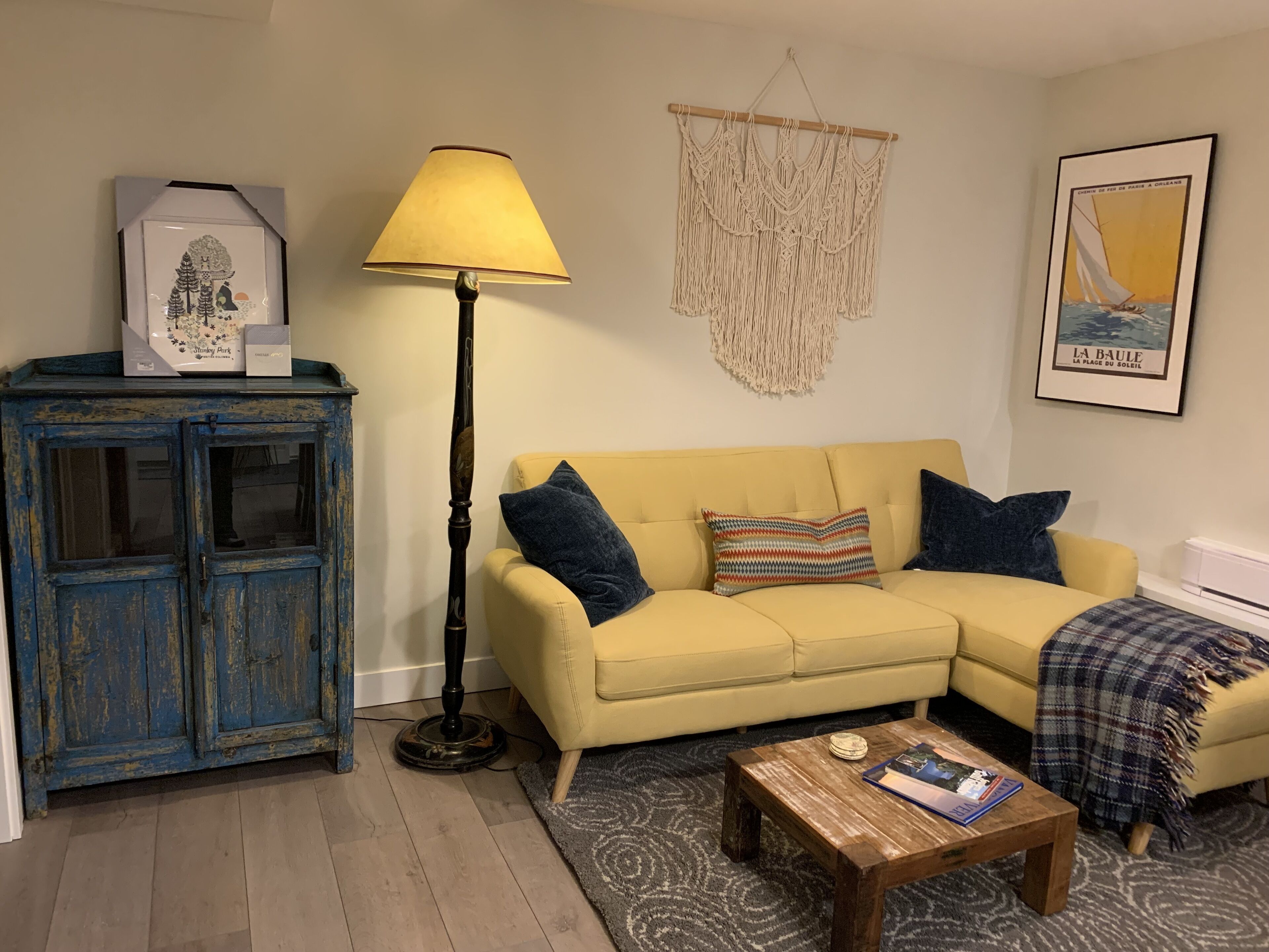 Beautiful 2 bedroom garden suite in Vancouver