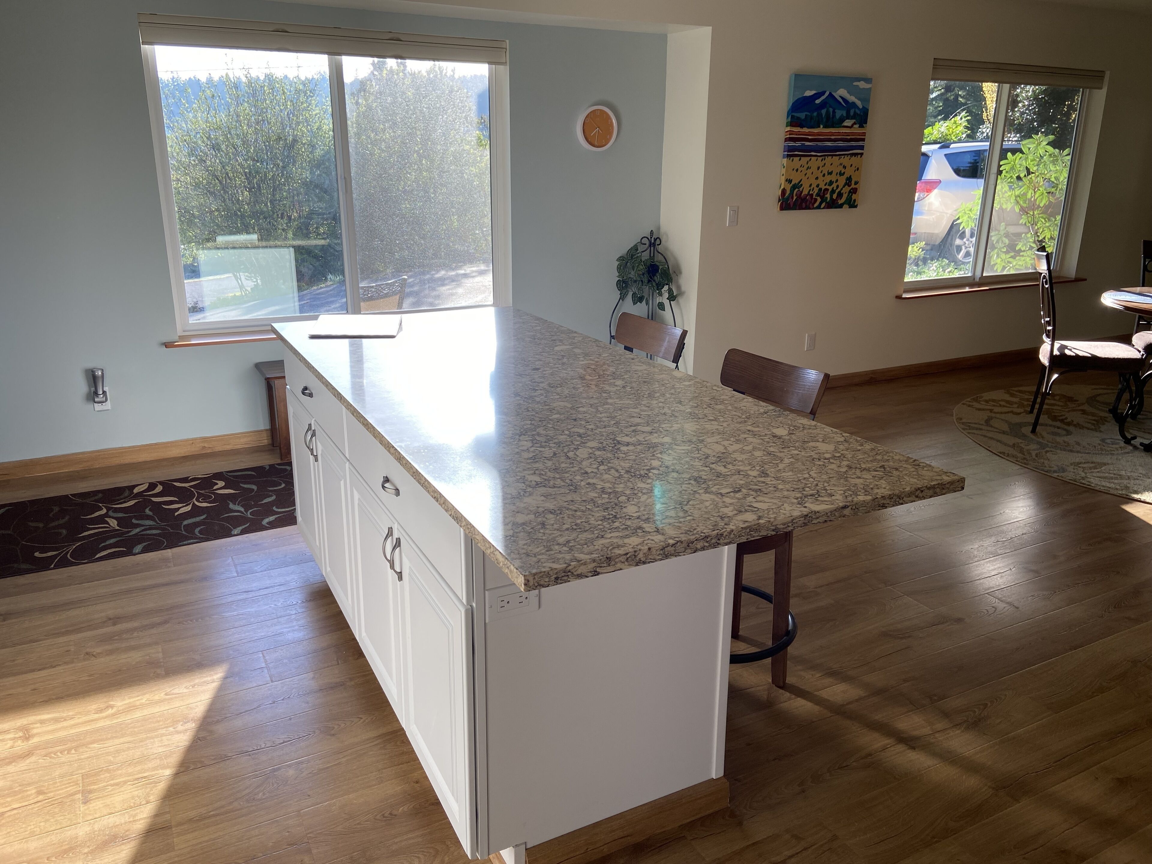 Haines Street Studio : : King Bed, 850 sf, Roku TV