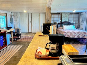 1 bedroom, desk, free WiFi, bed sheets
