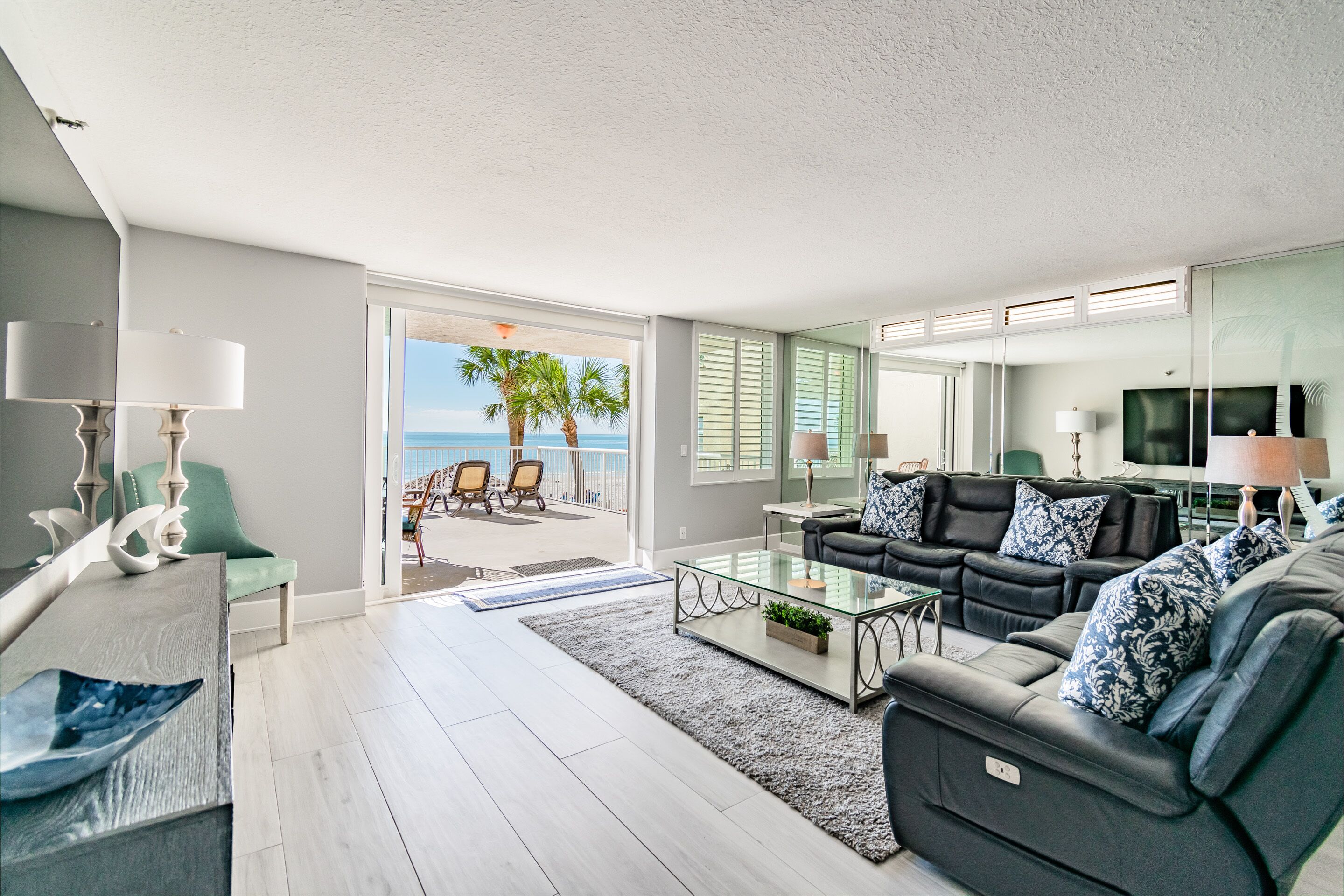 Renovated spacious beachside 2BR Condo with Pool and spa Seaview #105