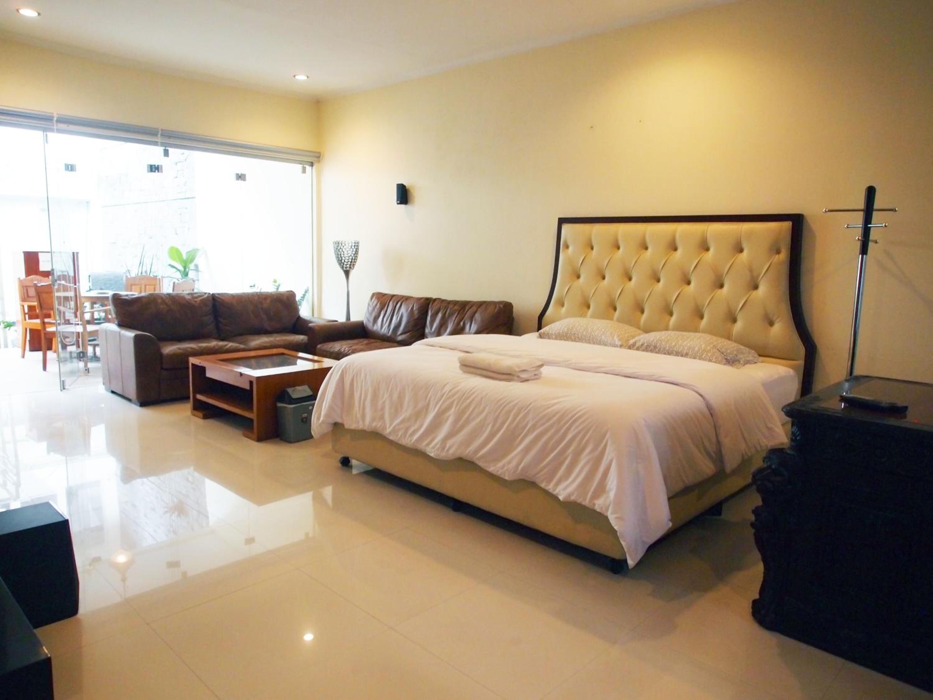 Schreibtisch, Zustellbetten, kostenloses WLAN