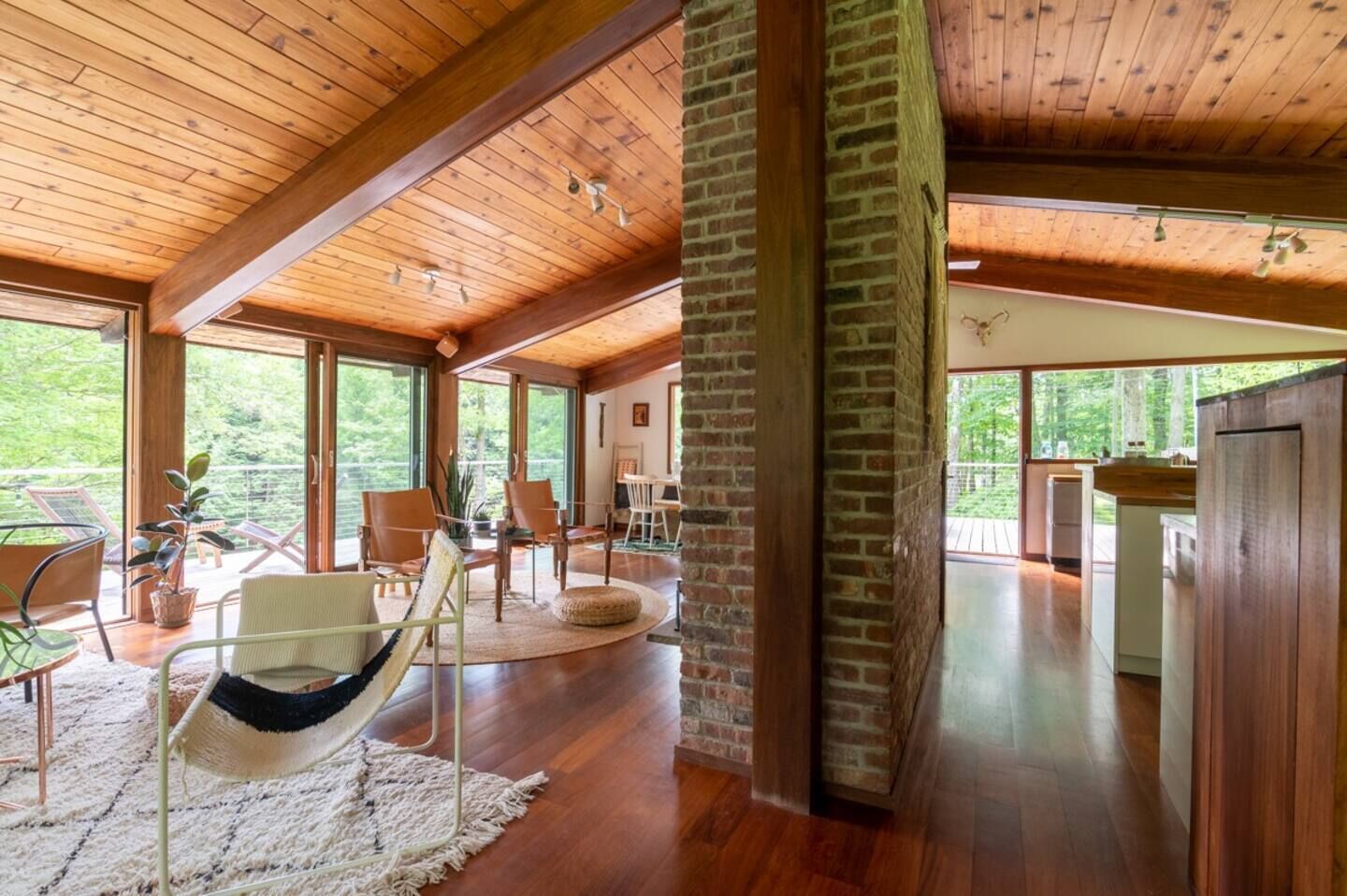 Private lakefront paradise with stunning views