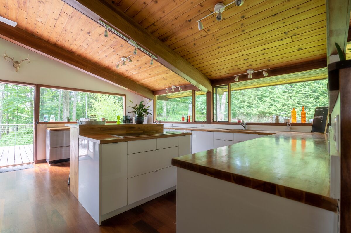 Private lakefront paradise with stunning views