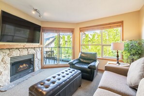 Smart TV, chimenea, videojuegos y libros 