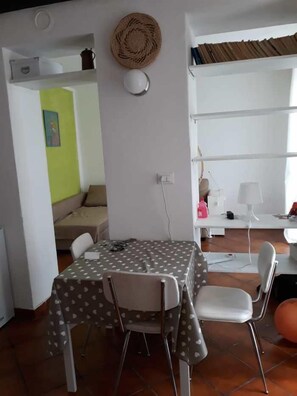 Studio | Restauration dans la chambre