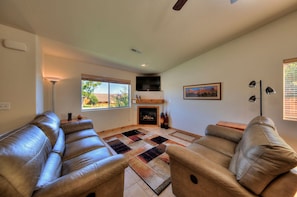 Smart TV, fireplace, DVD player - TDS 2 Single-Level Spacious Townhome! Near Arches National Park (Moab)