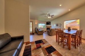 Dining - TDS 2 Single-Level Spacious Townhome! Near Arches National Park (Moab)