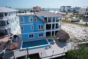 Exterior - Ready to enjoy a warm paradise this winter? Enjoy a private pool and Tiki Bar! (Fort Myers Beach)