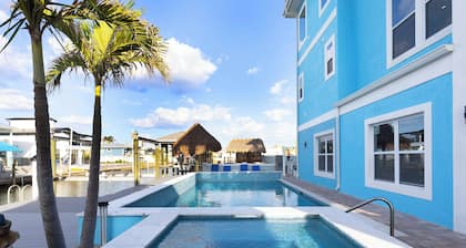 October still has openings! Walk to everything! Large private pool! Tiki Bar!