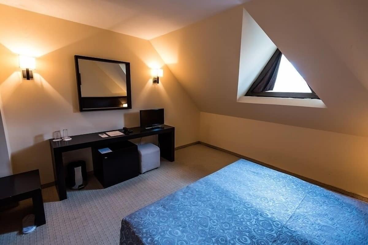 Economy-Doppel- oder -Zweibettzimmer | Minibar, kostenlose Babybetten, kostenloses WLAN, Bettwäsche