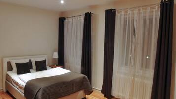 Apartamento Premium, vistas a la ciudad | 2 dormitorios, caja fuerte, cortinas opacas y sistema de insonorización