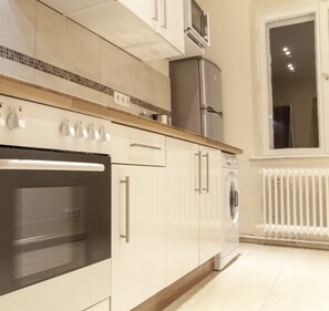 Premium Apartment, City View | Private kitchen | Full-sized fridge, microwave, oven, stovetop - Best City Home Apartment (Berlin)