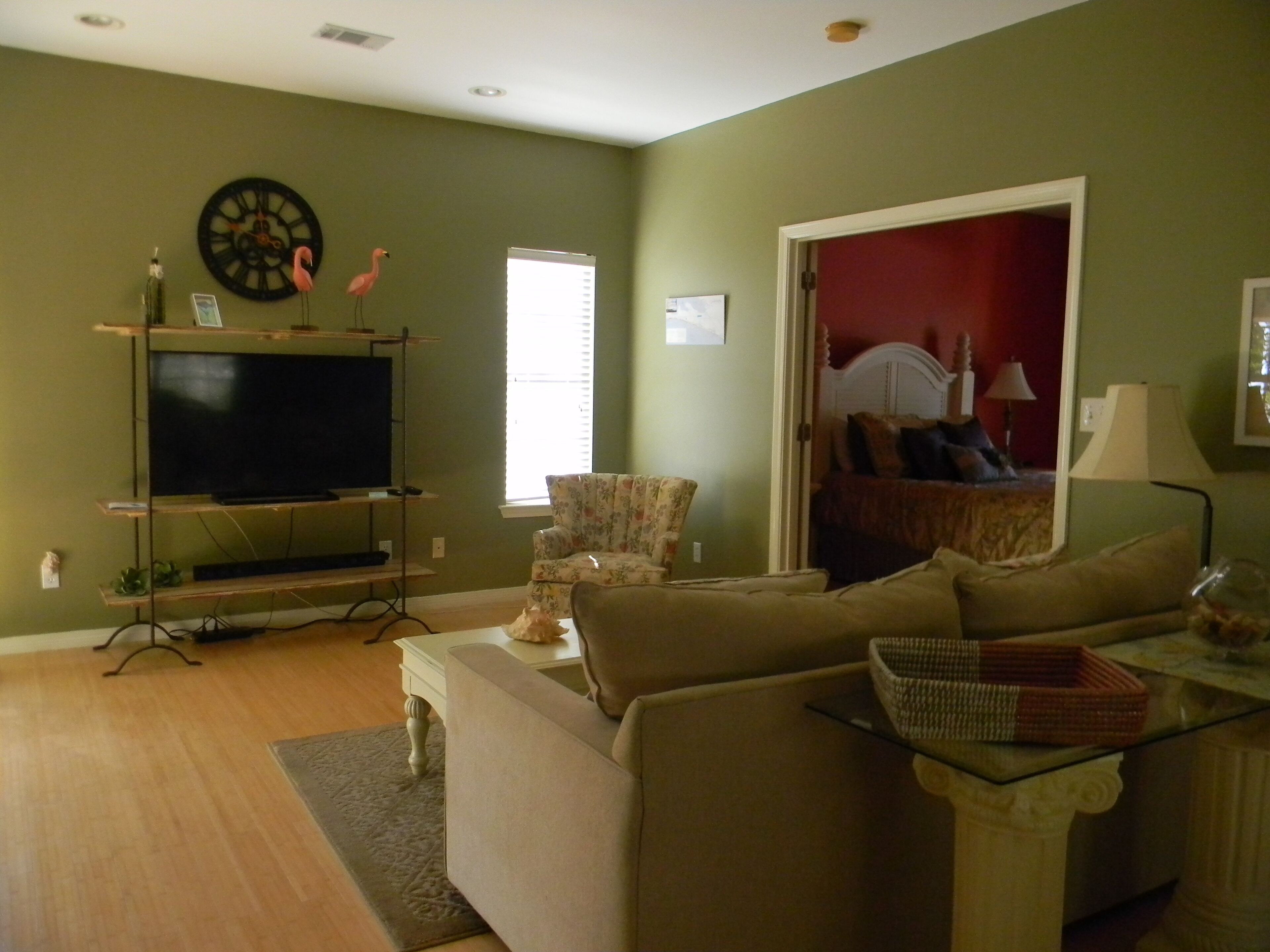 Cute As A Button, Plenty Of Space And Very Easy Walk To Beach