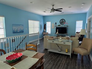 Interior - Cute As A Button, Plenty Of Space And Very Easy Walk To Beach (Santa Rosa Beach)