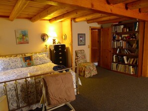 3 bedrooms, iron/ironing board, travel cot, free WiFi