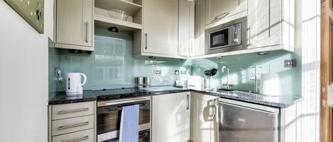 Luxury Apartment, 1 Double Bed with Sofa bed, Non Smoking, City View | Private kitchen | Microwave, stovetop, electric kettle, cookware/dishes/utensils