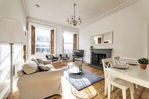 Luxury Apartment, 1 Double Bed with Sofa bed, Non Smoking, City View | Living area