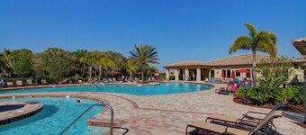 Diseñador condominio de 2 camas con vista perfecta en River Strand Golf & Tennis Resort