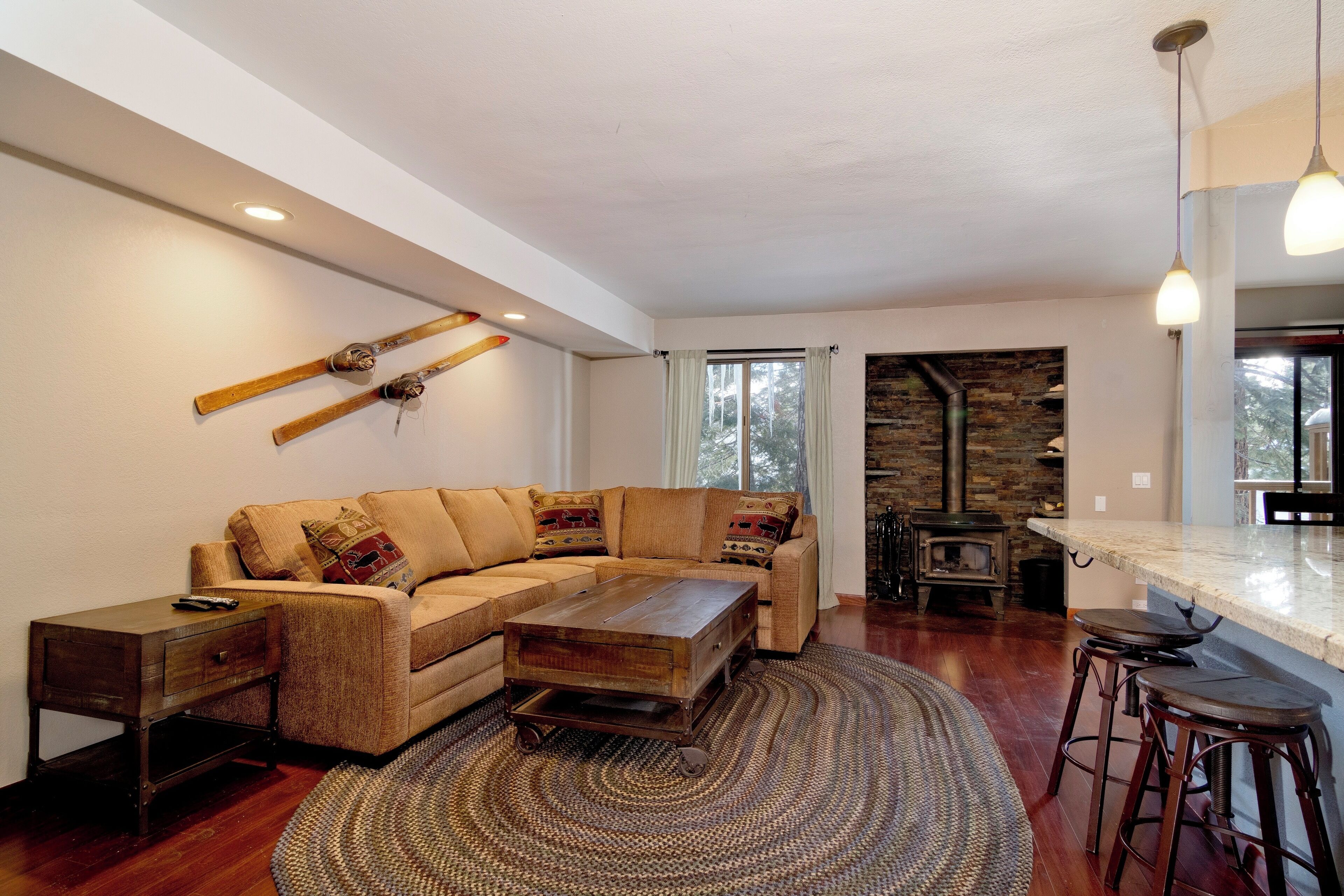 Remodeled Viewpoint Getaway - Walk to the Village!