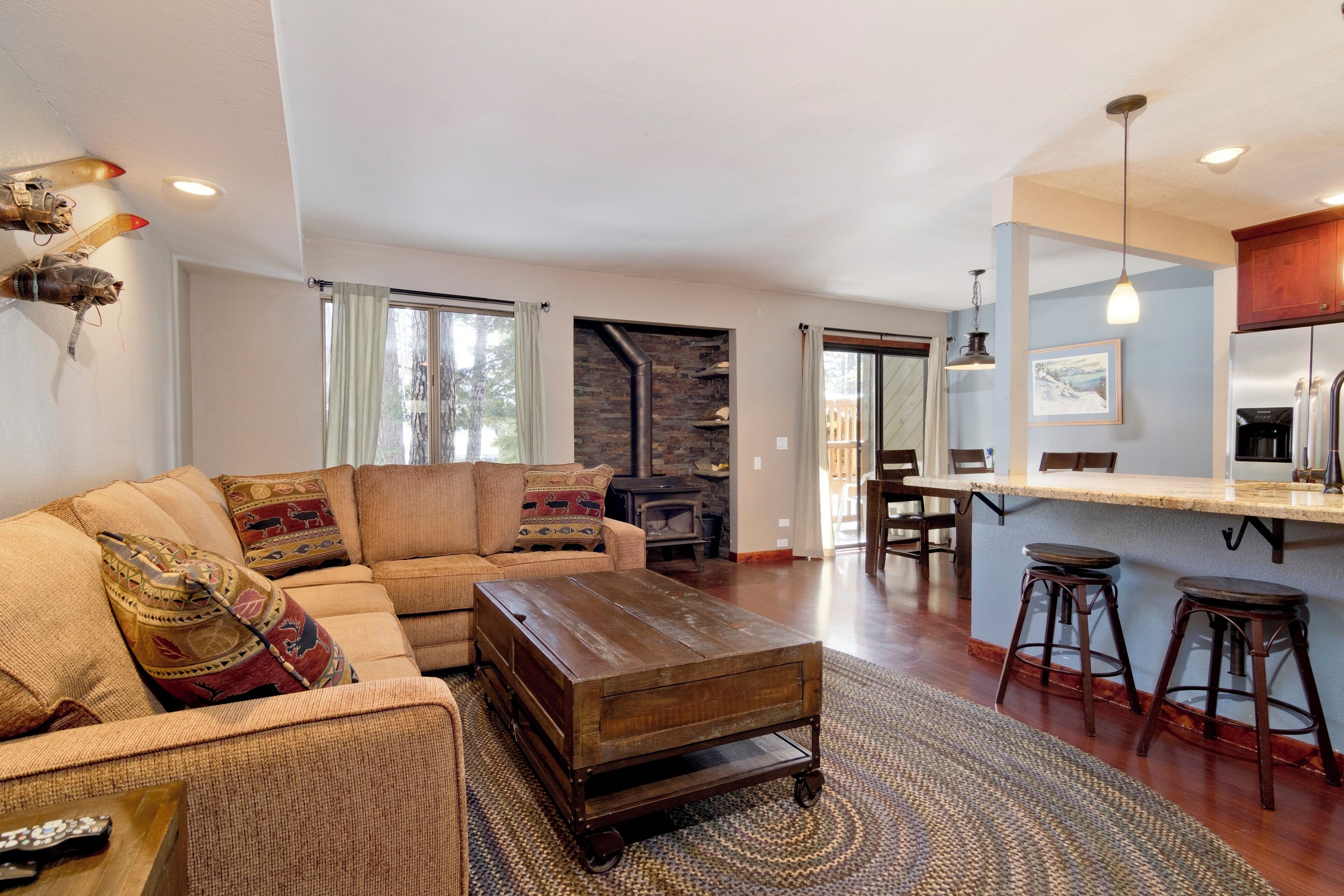 Remodeled Viewpoint Getaway - Walk to the Village!