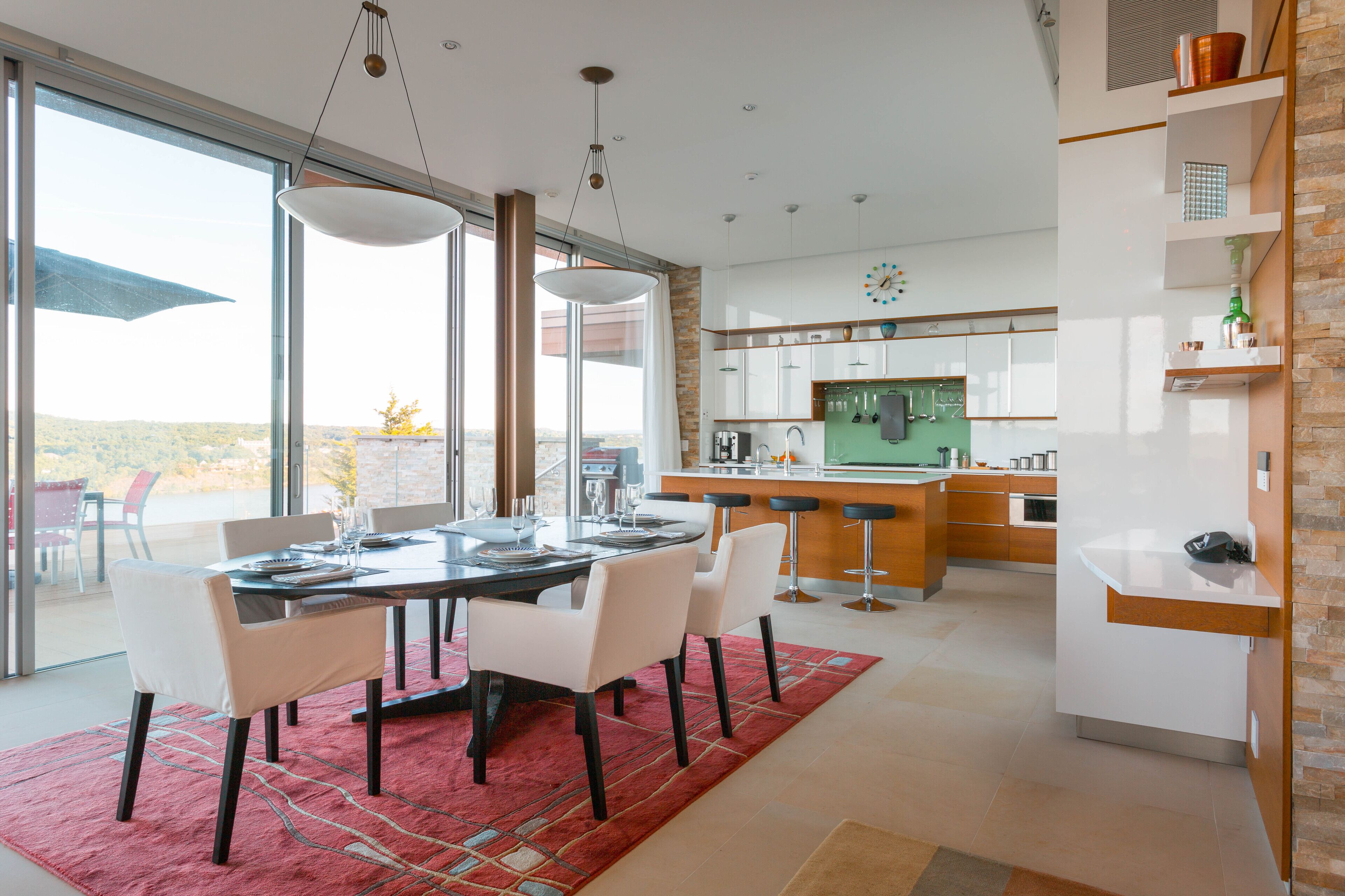 Splendid Isolation: Private Luxury. Breathtaking Modern Villa On Hudson Bluffs.