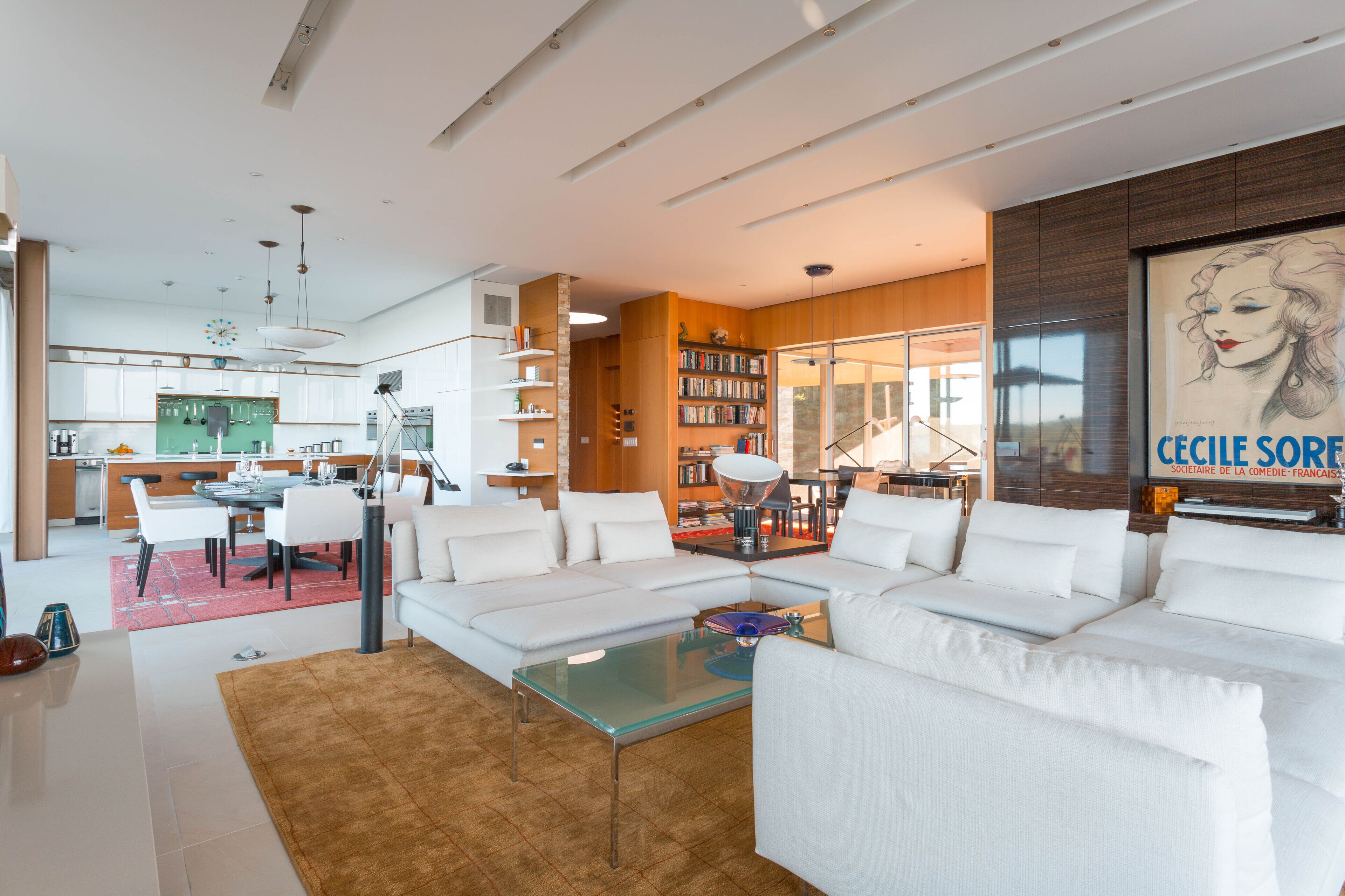 Splendid Isolation: Private Luxury. Breathtaking Modern Villa On Hudson Bluffs.