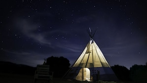 Front of property – evening/night - Wakana Lake Glamping (Benalup-Casas Vieja)