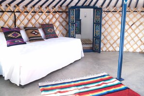 Deluxe Bungalow, Private Bathroom, Lagoon View (Yurtas) - Wakana Lake Glamping (Benalup-Casas Vieja)
