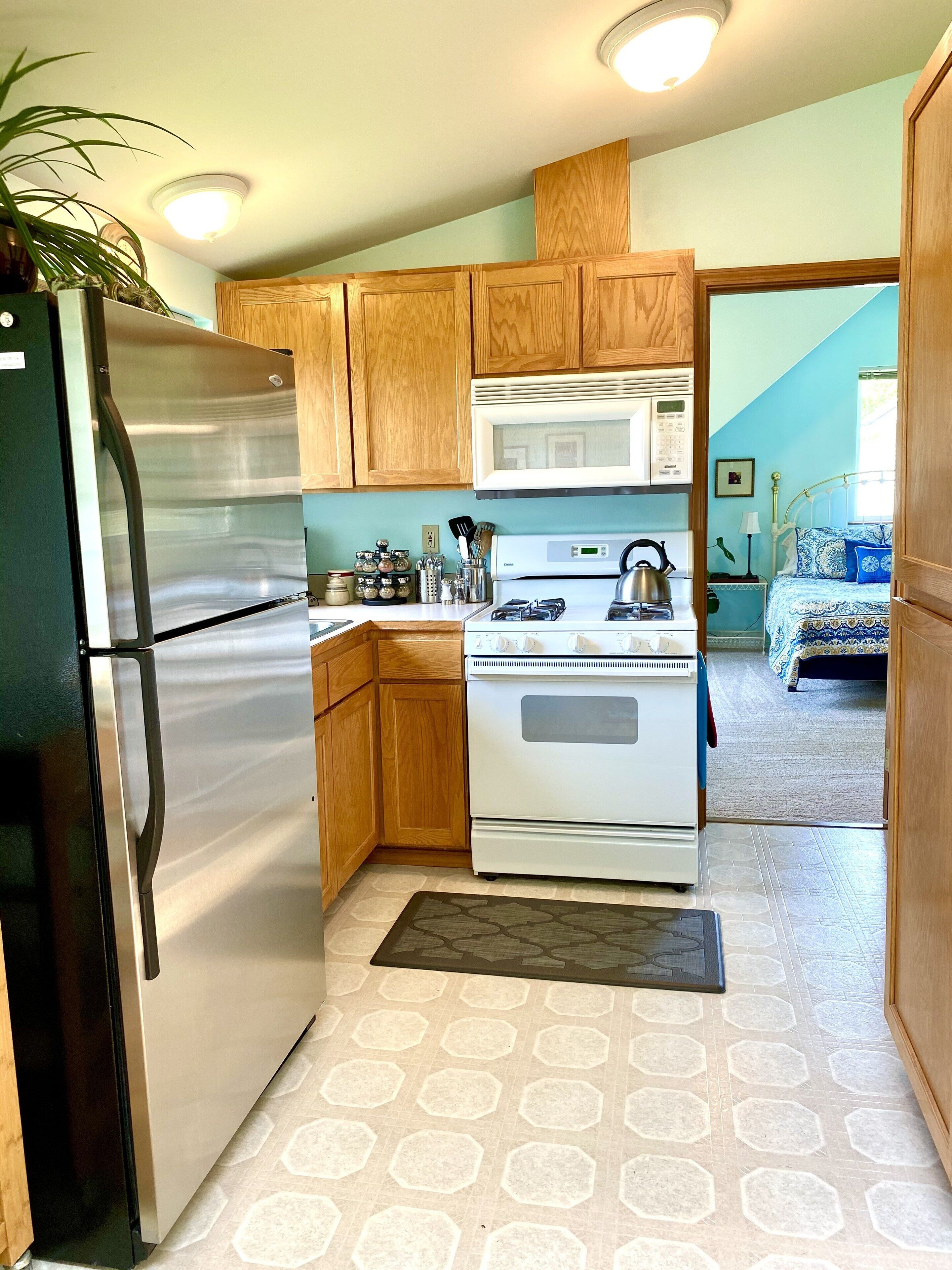 Saratoga Guest Cottage.  Quiet & Tranquil Hideaway, Mountain & Ocean View