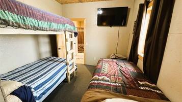 5 bedrooms, free WiFi, bed sheets