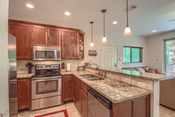 Condo, 3 Bedrooms | Private kitchen | Fridge, oven, coffee/tea maker, toaster