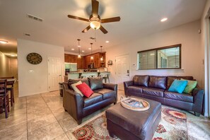 Condo, 3 Bedrooms | Living area