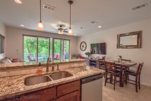 Condo, 3 quartos | Cozinha privada | Geladeira, fogão, cafeteira/chaleira, torradeira