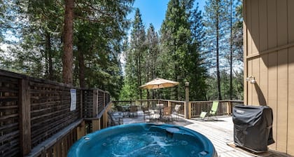 Tervetuloa Friends Lodge, joka sijaitsee Yosemiten kansallispuistossa, Wawonassa