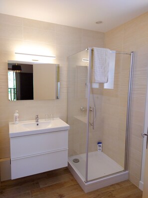 Twin Room | Bathroom - La Colline Chambres d'hôtes (Sarlat-la-Canéda)