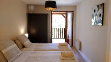 Twin Room | Individually decorated, individually furnished, free WiFi, bed sheets