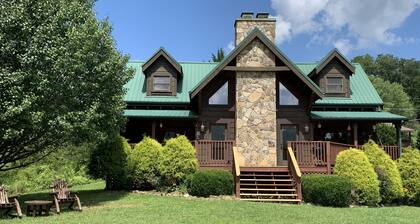 Wear's Valley Mtn Retreat - Pool across the Yard! Awesome Views, Easy Access