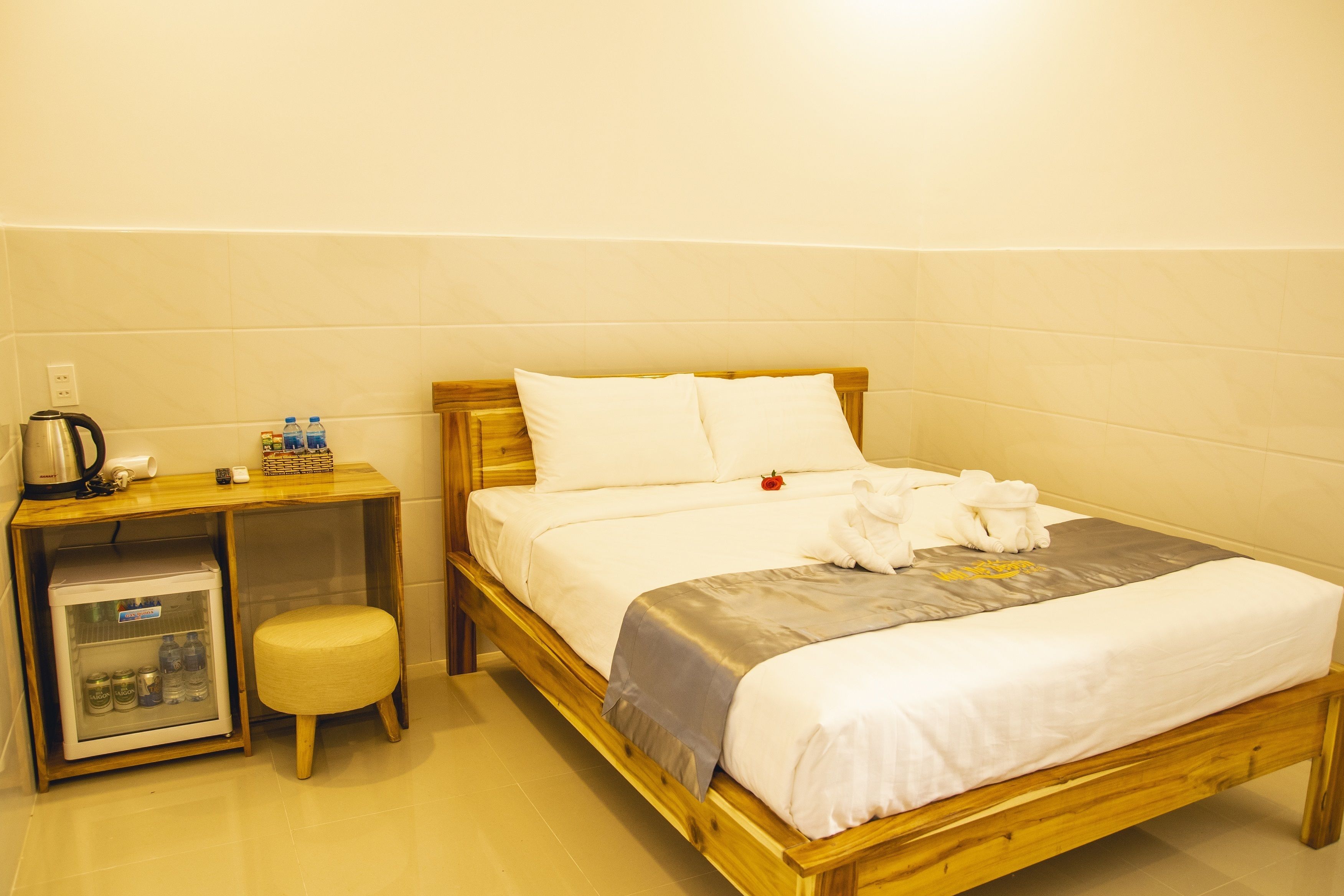 superior double room, 1 queen bed, private bathroom | 1 bedroom, select comfort beds, minibar, individually furnished