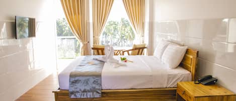 Deluxe-rum - 1 queensize-sÀng - balkong - havsutsikt | 1 sovrum, Select Comfort-madrasser, minibar och unika möbler